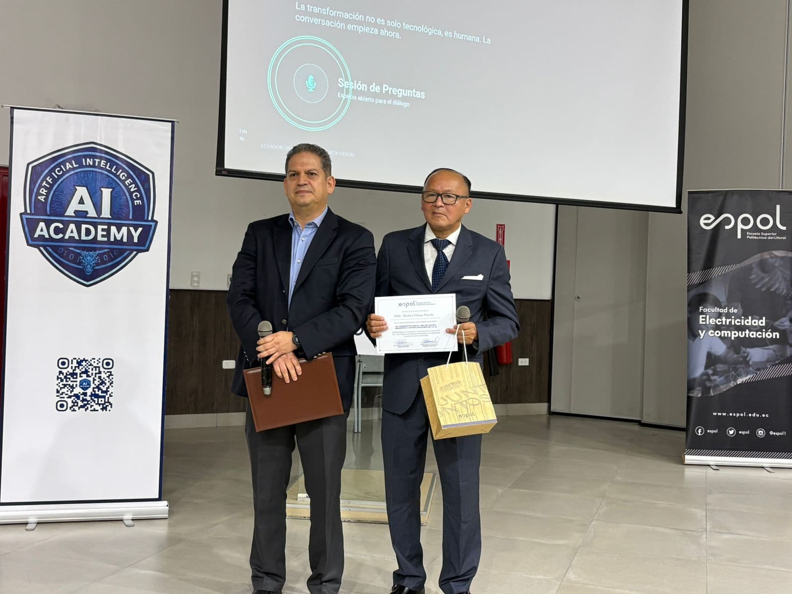Charlas y conferencias — Ponencias sobre Inteligencia Artificial aplicada