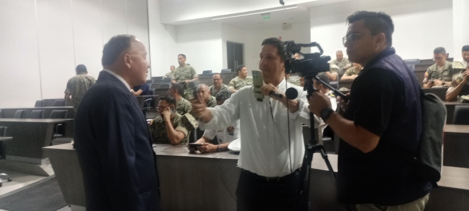 Entrevista en radio — Ámbito naval